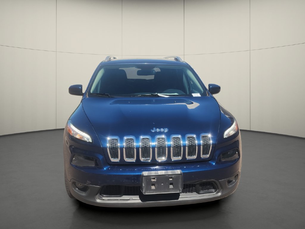 Used 2018 Jeep Cherokee Latitude Plus FWD image 2