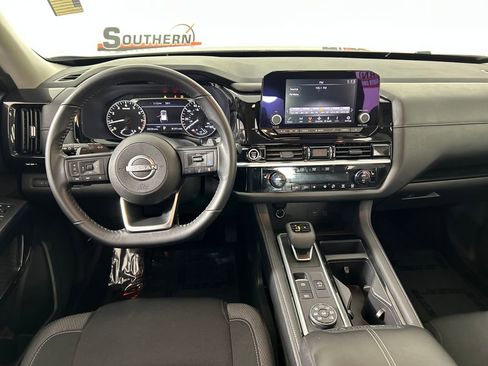 Used 2024 Nissan Pathfinder SV image 19