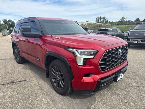Used 2024 Toyota Sequoia Platinum AWD/4WD image 3
