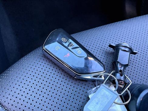 Used 2025 Volkswagen Atlas Cross Sport SE image 15