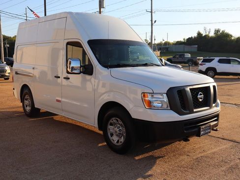 Used 2020 Nissan NV 3500 SV image 7