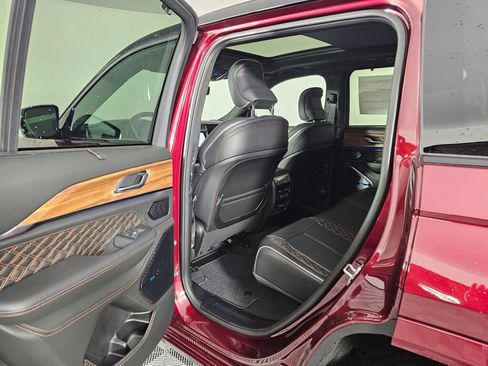 New 2026 Jeep Grand Cherokee Summit AWD/4WD image 34