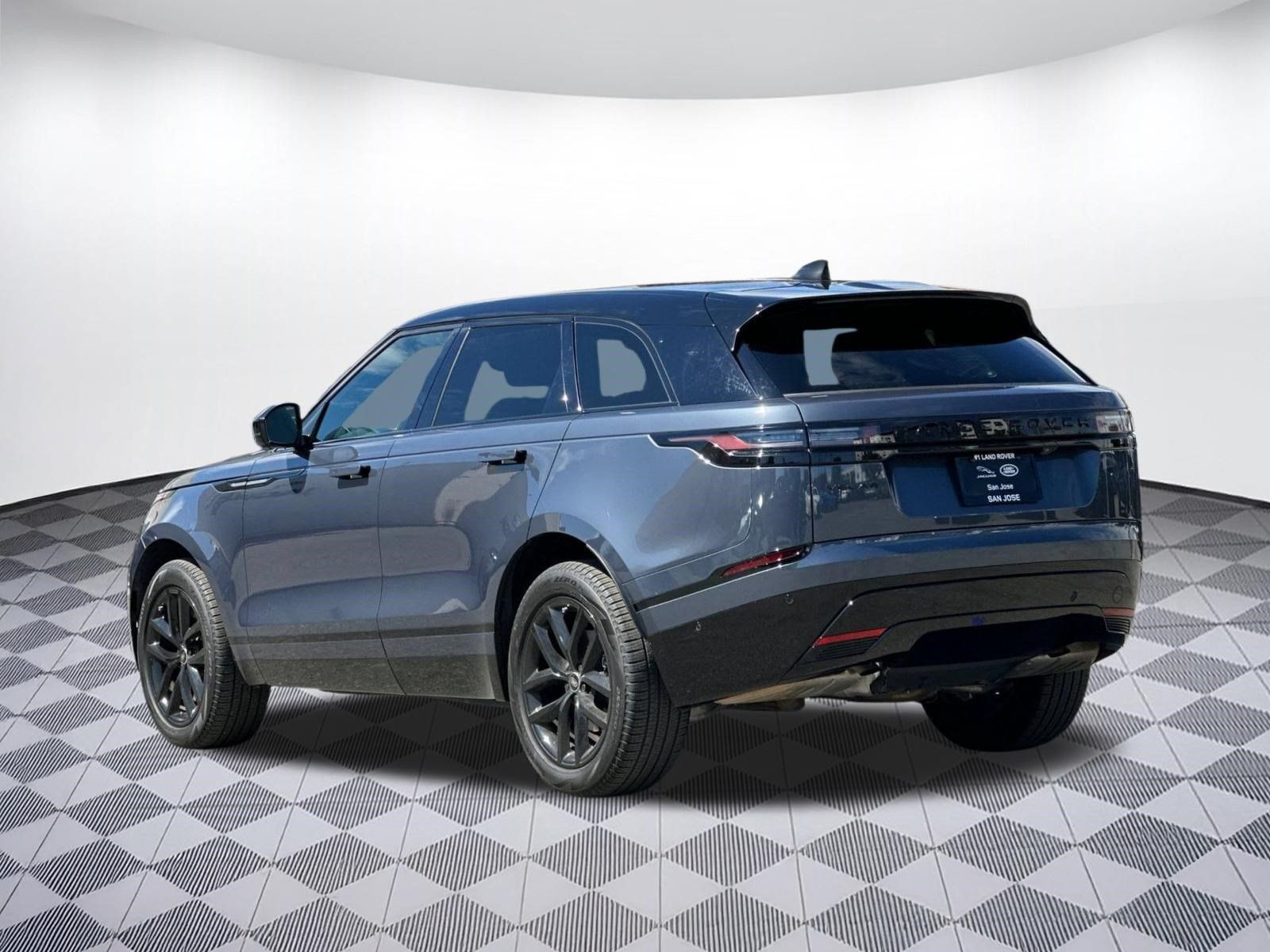 Certified 2026 Land Rover Range Rover Velar Dynamic SE AWD/4WD image 3