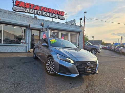 Used 2023 Nissan Altima 2.5 SV image 5