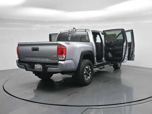 Used 2019 Toyota Tacoma TRD Off-Road w/ Technology Package AWD/4WD image 6