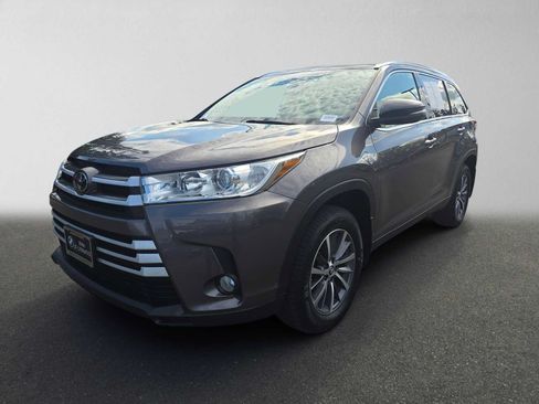 Used 2019 Toyota Highlander XLE AWD/4WD image 7