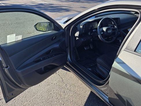 Certified 2025 Hyundai Elantra Sport image 32