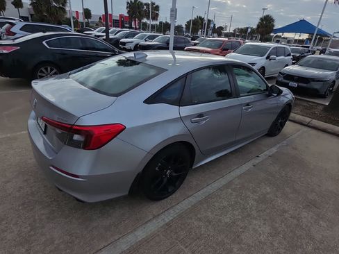 Used 2023 Honda Civic Sport image 3