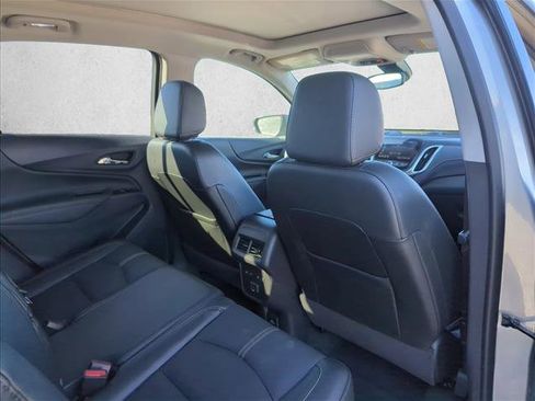 Used 2023 Chevrolet Equinox Premier image 18