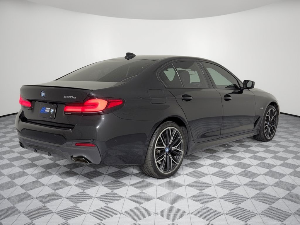 Used 2023 BMW 530e w/ M Sport Package RWD image 9