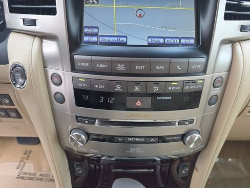 Used 2014 Lexus LX 570 4WD image 27