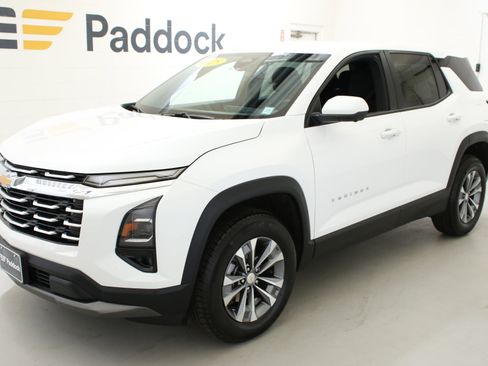 Used 2025 Chevrolet Equinox LT w/ Safety and Technology Package AWD/4WD image 3