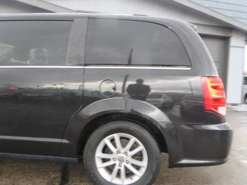 Used 2019 Dodge Grand Caravan SXT image 27
