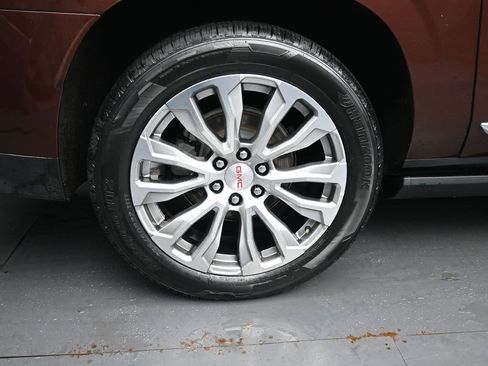 Used 2022 GMC Yukon XL Denali w/ Denali Ultimate Package image 10