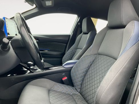 Used 2020 Toyota C-HR XLE FWD image 9