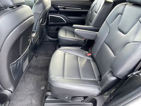 Used 2024 Kia Telluride S image 17