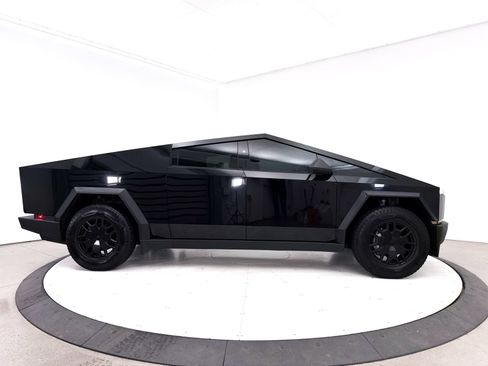 Used 2024 Tesla Cybertruck AWD Crew Cab image 42