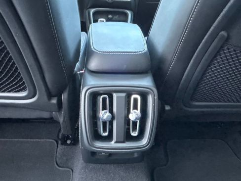 Used 2023 Volvo XC40 B5 Plus image 60