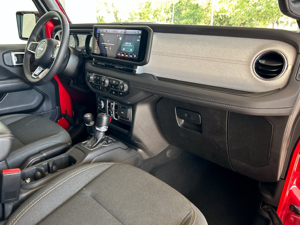 Used 2024 Jeep Wrangler Unlimited Sahara AWD/4WD image 28