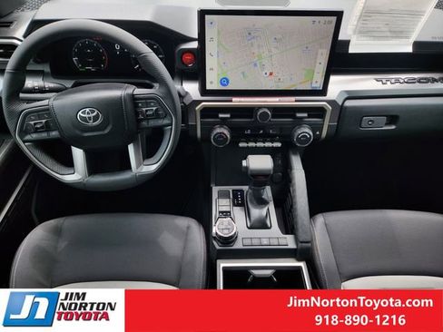 Used 2025 Toyota Tacoma TRD Off-Road image 26
