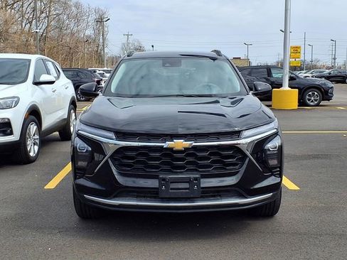 Used 2025 Chevrolet Trax LT FWD image 21