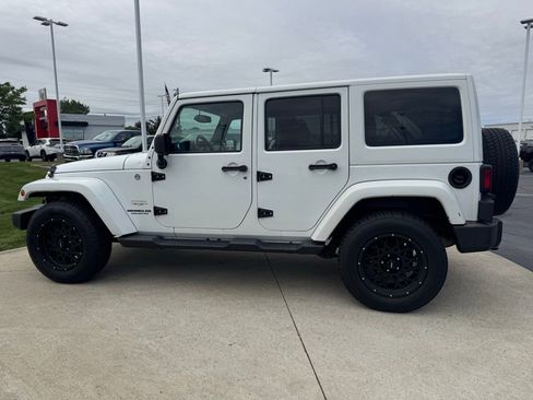 Used 2015 Jeep Wrangler Unlimited Sahara w/ Connectivity Group AWD/4WD image 15