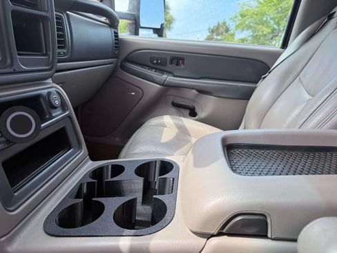 Used 2003 Chevrolet Suburban 2500 LT w/ LT Preferred Equipment Group AWD/4WD image 24