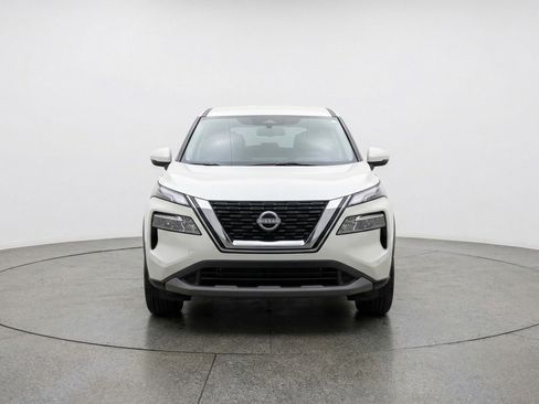 Used 2025 Nissan Rogue SV FWD image 2