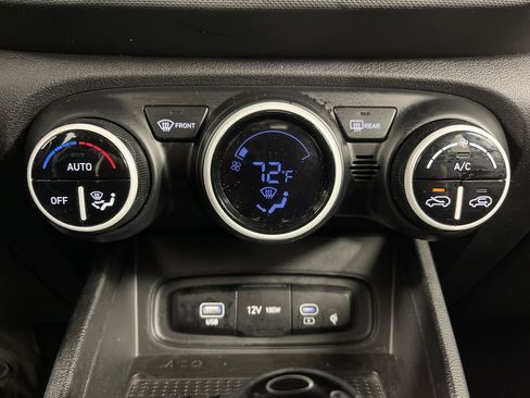 Used 2023 Hyundai Venue Limited w/ Cargo Package image 23