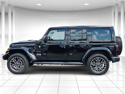 Used 2023 Jeep Wrangler Unlimited Sahara w/ Cold Weather Group AWD/4WD image 6