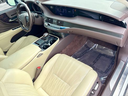 Used 2018 Lexus LS 500 w/ Luxury Package RWD image 14