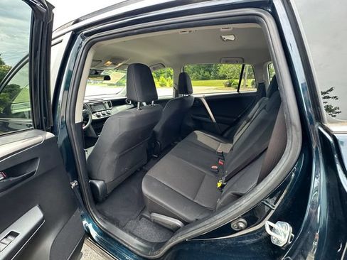 Used 2018 Toyota RAV4 LE FWD image 18
