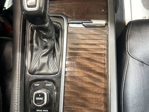 Used 2016 Volvo XC90 T6 Momentum image 34