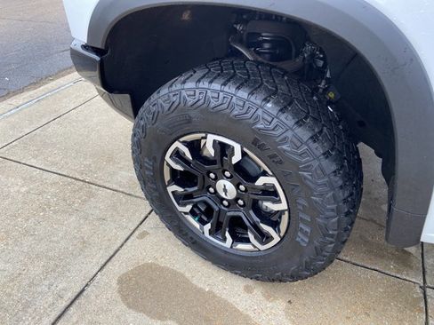 Used 2023 Chevrolet Silverado 1500 ZR2 image 24