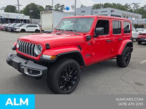 Used 2025 Jeep Wrangler Unlimited Sahara w/ Safety Group AWD/4WD image 3