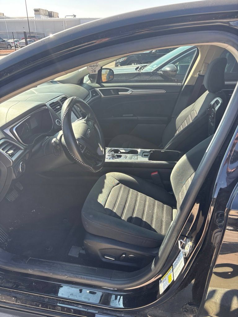 Used 2020 Ford Fusion SE FWD image 17