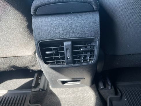 Used 2024 Toyota Corolla Cross AWD Hybrid w/ Moonroof Package image 14