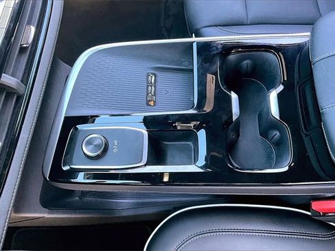 Used 2025 Buick Enclave Preferred image 18