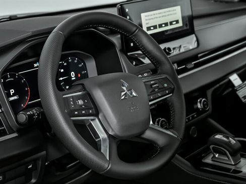 New 2026 Mitsubishi Outlander SE AWD/4WD image 17