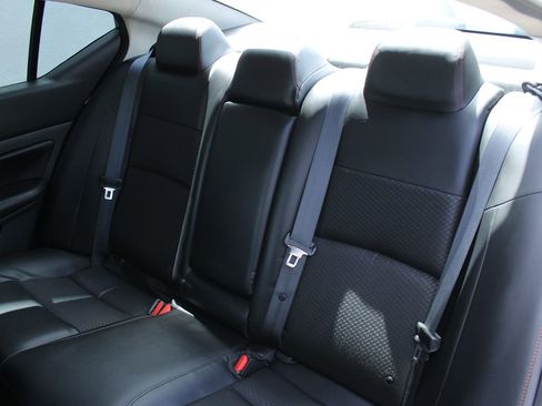 Used 2023 Nissan Altima 2.5 SR FWD image 11