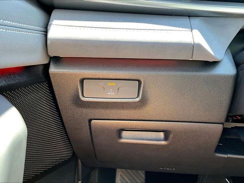 Certified 2026 Volkswagen Tiguan SE w/ Panoramic Sunroof Package FWD image 29