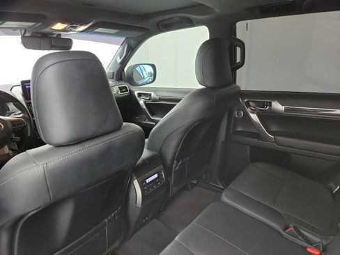 Used 2022 Lexus GX 460 Luxury w/ Accessory Package AWD/4WD image 12