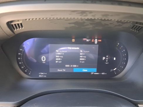 Used 2025 Volvo XC60 B5 Plus image 18