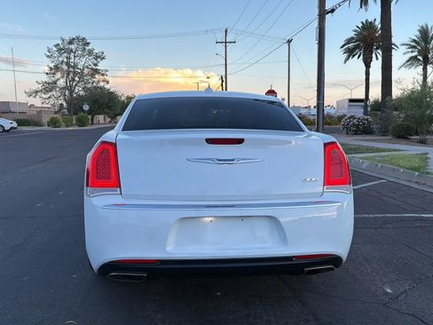 Used 2019 Chrysler 300 Limited RWD image 4