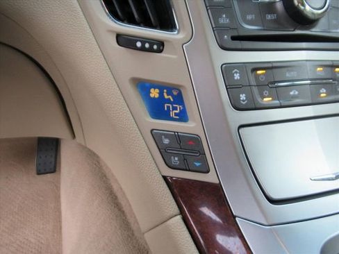 Used 2011 Cadillac CTS Premium image 25