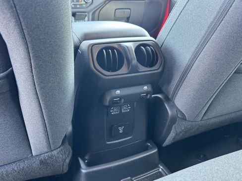Used 2025 Jeep Wrangler Unlimited Sahara w/ Safety Group AWD/4WD image 35