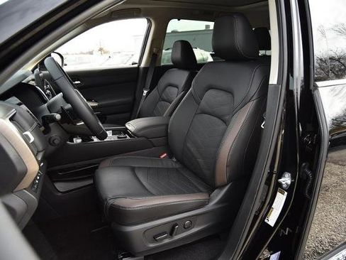 New 2025 Nissan Pathfinder Platinum image 24