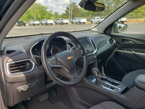 Used 2022 Chevrolet Equinox LT w/ Driver Convenience Package image 29