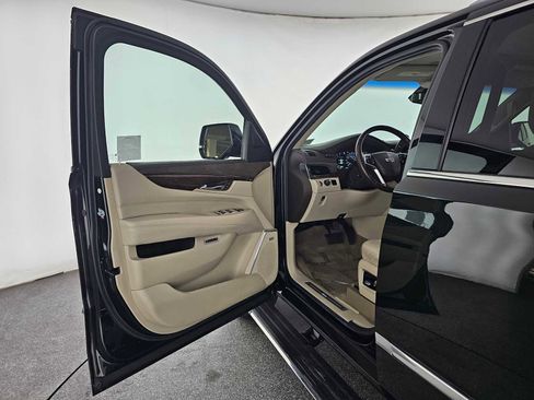Used 2016 Cadillac Escalade ESV Premium image 21