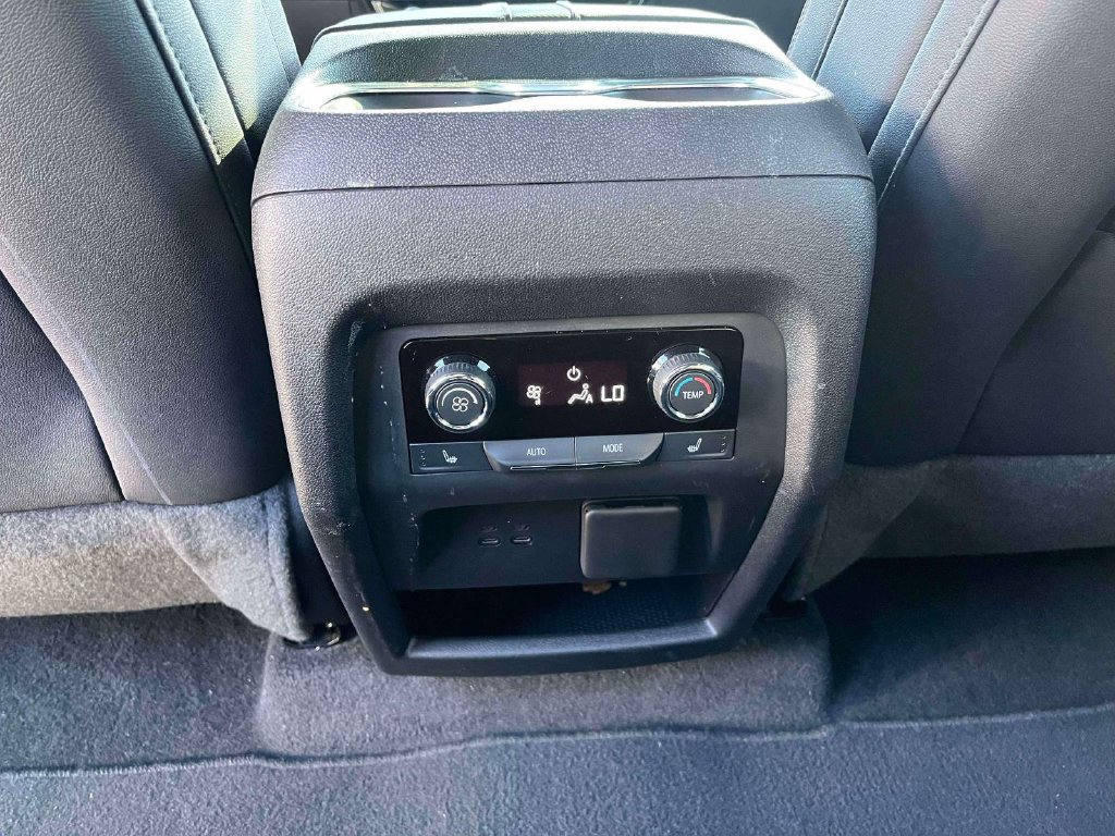 Used 2024 Chevrolet Traverse RS FWD image 4
